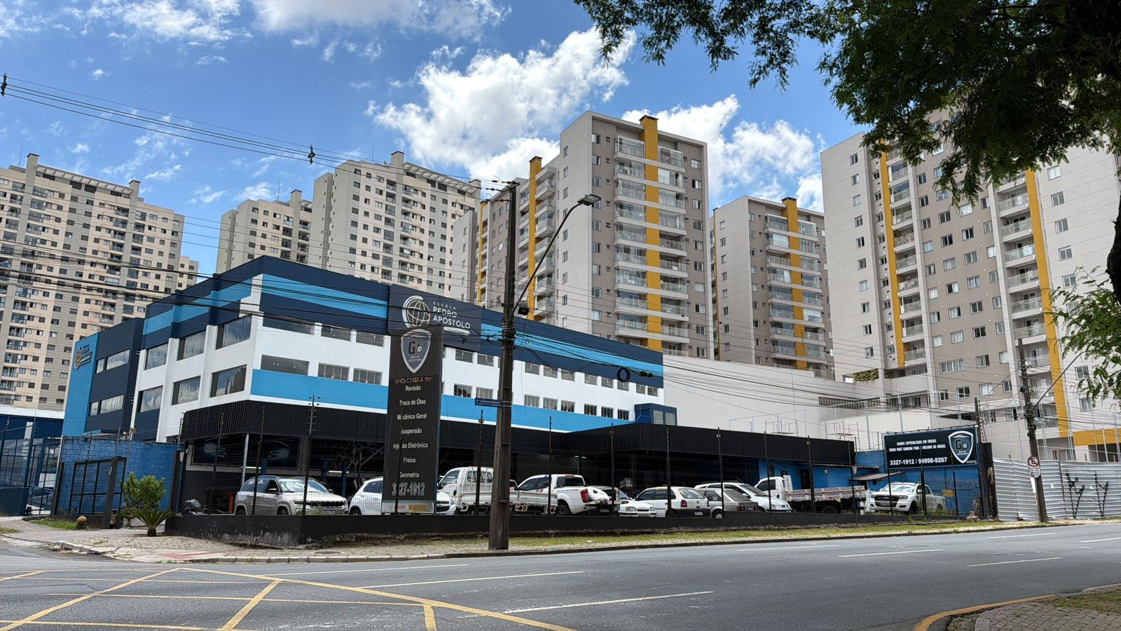 Pátio com veículos atendidos